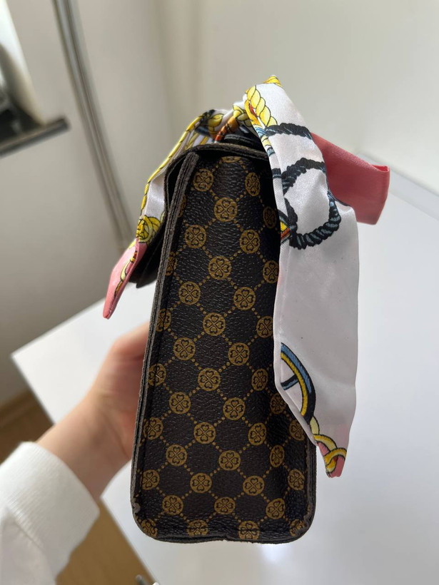 کیف قهوه ای روسری بند چک پوینت