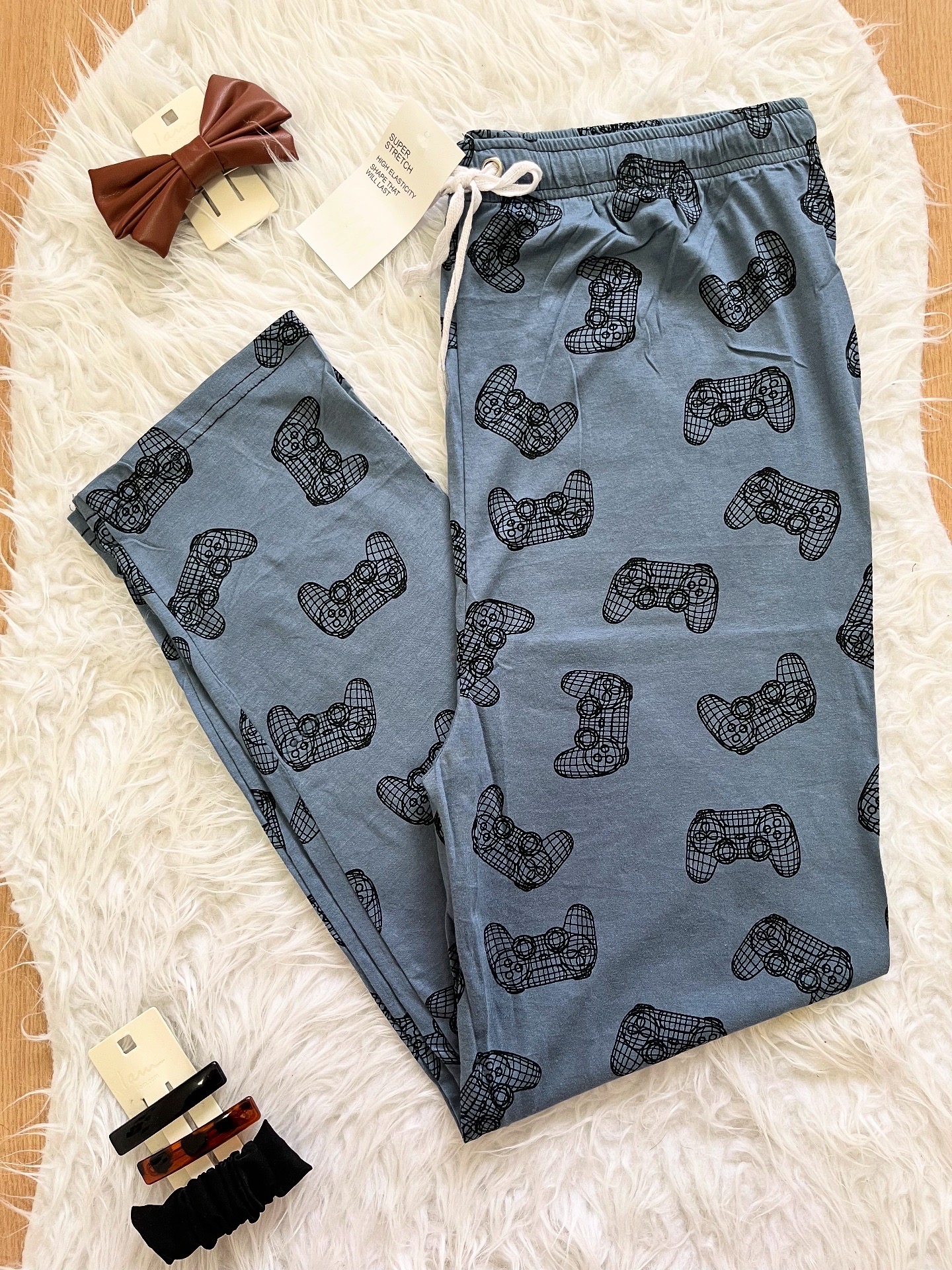 شلوار راسته زمینه آبی نفتی با طرح گیم پد مشکی