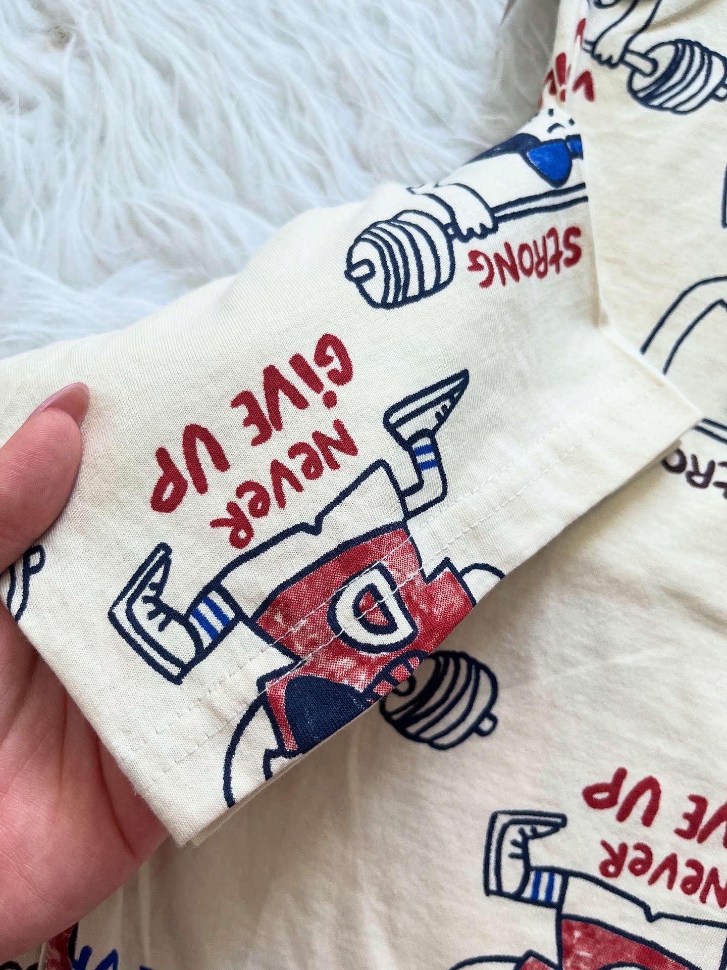 شلوار زمینه کرمی با طرح وزنه بردار